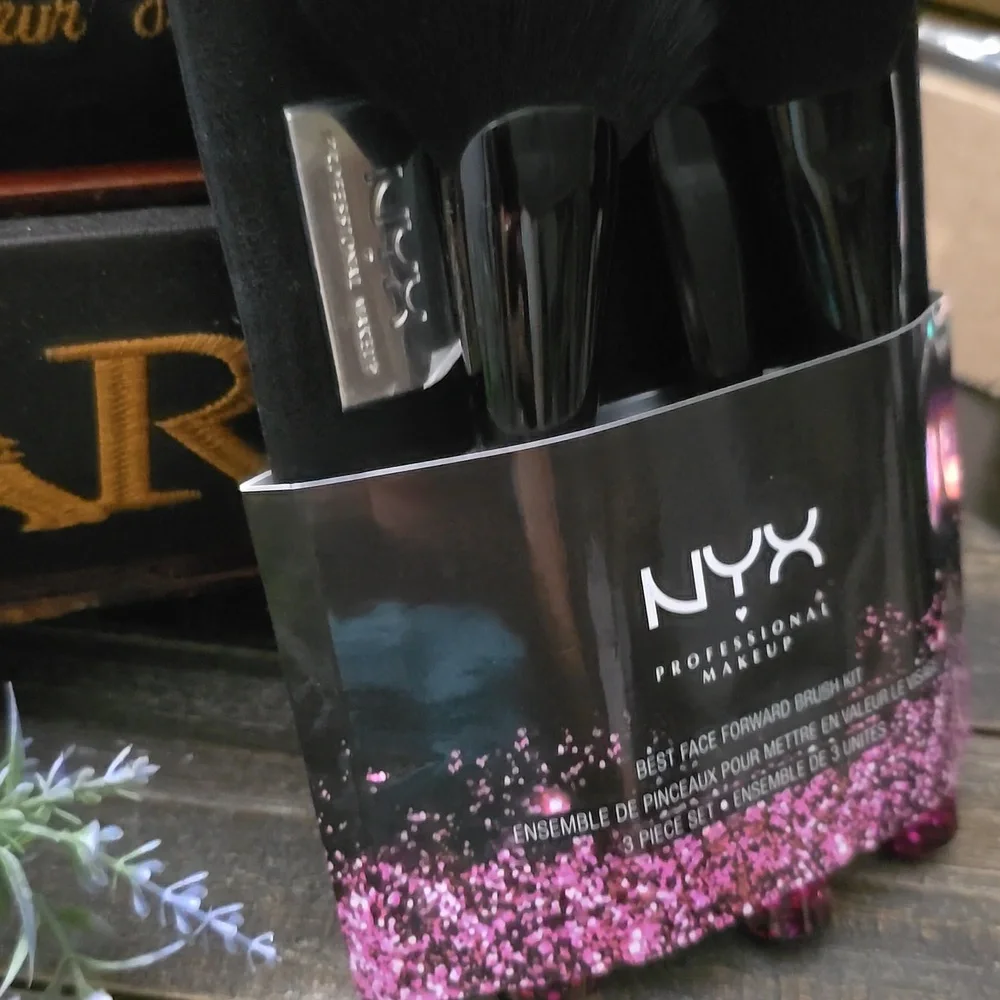 NYX PROFECIONAL MAKEUP BRUSH KIT
